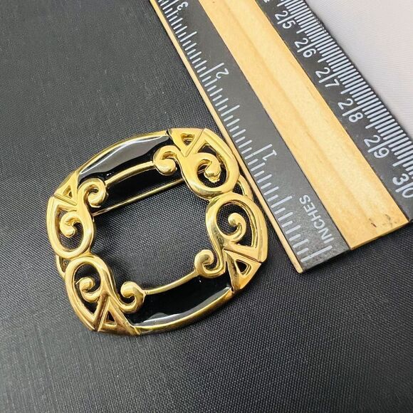 Vintage GINNIE JOHANSEN Gold Tone Black Enamel Brooch Open Work 4093 - Picture 8 of 9